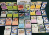 110 kart Pokemon dodatkowo 10 kart błyszczących, brak duplikatow + karta japońska — ujęcie 2