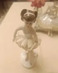 4 Figurek starych z porcelany.Tanio — ujęcie 2