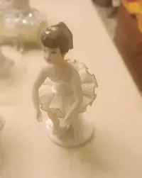 4 Figurek starych z porcelany.Tanio — ujęcie 3