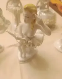 4 Figurek starych z porcelany.Tanio — ujęcie 4