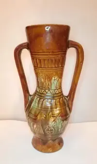 Amfora ceramiczna z PRL — ujęcie 2