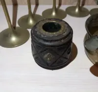 Antyczne świeczniki i popielnica — ujęcie 4