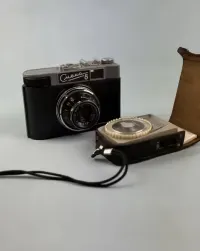 Aparat fotograficzny plus światlomierz analogowy Smiena 8 stary aparat — ujęcie 3