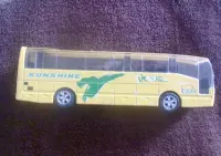 Autobus kolekcjonerski metalowy na baterie — ujęcie 2