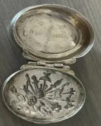 Barokowa srebrna militarna tabakiera. Liegnitz Legnica ok 1750 — ujęcie 2
