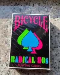 Bicycle Radical 80s - nowa, zafoliowana talia kart — ujęcie 3