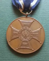 Brązowy medal "Zasłużonym na Polu Chwały" — ujęcie 2