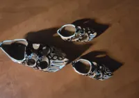Buty buciki z prl ceramiczne ręcznie malowane polecam 3 sztuki — ujęcie 2