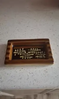 Ceramiczna popielniczka. — ujęcie 2