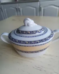 Cukierniczka i mlecznik  z porcelany — ujęcie 2