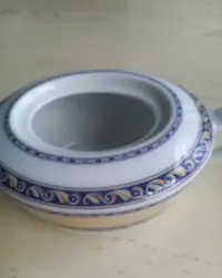 Cukierniczka i mlecznik  z porcelany — ujęcie 3