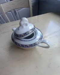 Cukierniczka i mlecznik  z porcelany — ujęcie 5