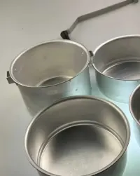 Czworaki PRL  popularnie trojak menażka obiadowa aluminium 1986 r — ujęcie 2