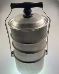 Czworaki PRL  popularnie trojak menażka obiadowa aluminium 1986 r — ujęcie 5