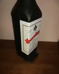 dużą drewniana reklamowa butelka — ujęcie 2