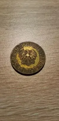 Dwie monety 5 złotych 1976 i 1977 bez znaku mennicy — ujęcie 4