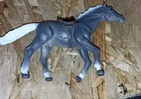 Dwie stare vintage figurki koni — ujęcie 5