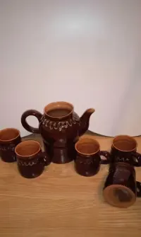 dzbanek i kubeczki PRL — ujęcie 2