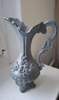 Dzbanek włoski z cyny pewter Peltrato 95% cyna — ujęcie 2