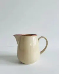Dzbanuszek Vintage Tułowice ceramiczny z okresu PRL — ujęcie 2