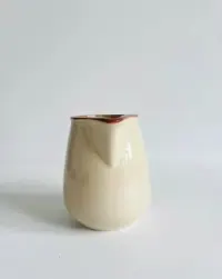 Dzbanuszek Vintage Tułowice ceramiczny z okresu PRL — ujęcie 3