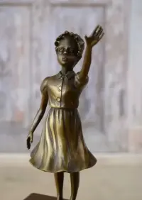 Dziewczyna z Sercem - BANKSY - Nowoczesna Statuetka - Figura z Brązu — ujęcie 4