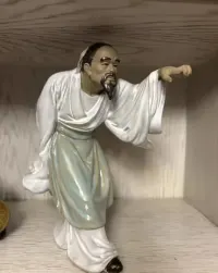 Figurka ceramika Mnicha bardzo ładna — ujęcie 3