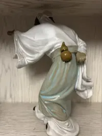 Figurka ceramika Mnicha bardzo ładna — ujęcie 4