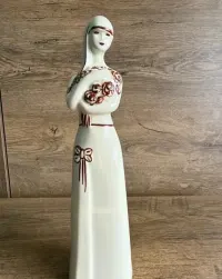 Figurka  dziewczyna z bukietem Eryki trzewik Drost Bogucice porcelana — ujęcie 4