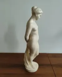 Figurka fajansowa — ujęcie 2
