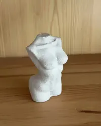 Figurka kobiety body cialo rzezba — ujęcie 3