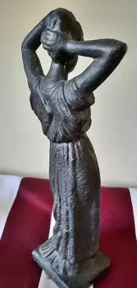 Figurka kobiety z brązu - 21 cm — ujęcie 3