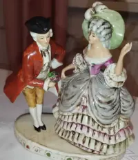 Figurka porcelana porcelit dama szlachcic  sygnowana Grafenthal — ujęcie 3