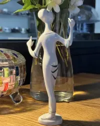 Figurka porcelanowa — ujęcie 3