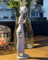 Figurka porcelanowa — ujęcie 4