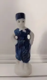 Figurka porcelanowa hand painted delft blue color — ujęcie 3