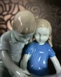 Figurka z porcelany Grafenthal dzieci z książką — ujęcie 4