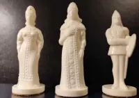 Figury szachowe plastykowe czarne, białe — ujęcie 3