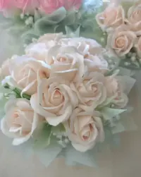 Flowerbox mydlane róże zakończenie roku szkolnego, średnica ok. 23 cm, wysokość ok. 20 cm — ujęcie 2