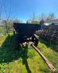 Fura konna wóz gospodarski z zaczepem pod traktor / ciągnik rolniczy — ujęcie 4