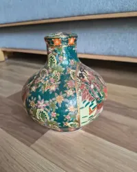 Japońska ceramika, dekoracja w stylu orientalnym satsuma — ujęcie 3