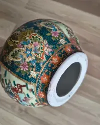 Japońska ceramika, dekoracja w stylu orientalnym satsuma — ujęcie 5