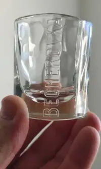 Kieliszek Becherovka — ujęcie 4