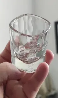 Kieliszek Becherovka — ujęcie 2