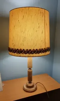 Klasyczna lampa stołowa Vintage — ujęcie 2