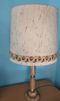 Klasyczna lampa stołowa Vintage — ujęcie 4