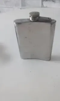 Klasyczna Piersiówka Stalowa 260ml 9oz  Idealna na Prezent Outdoo — ujęcie 3