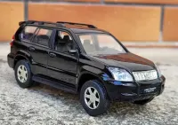 Kolekcja modeli Toyota Land Cruiser Prado 1:32 unikat — ujęcie 2