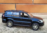 Kolekcja modeli Toyota Land Cruiser Prado 1:32 unikat — ujęcie 3