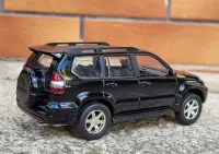 Kolekcja modeli Toyota Land Cruiser Prado 1:32 unikat — ujęcie 4